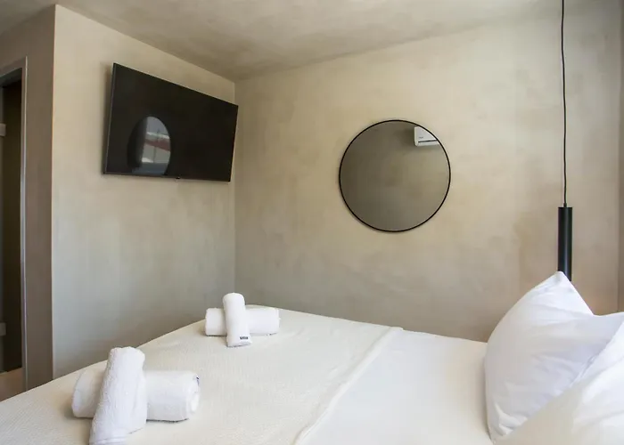 New Town Deluxe Loft * Rhodes City